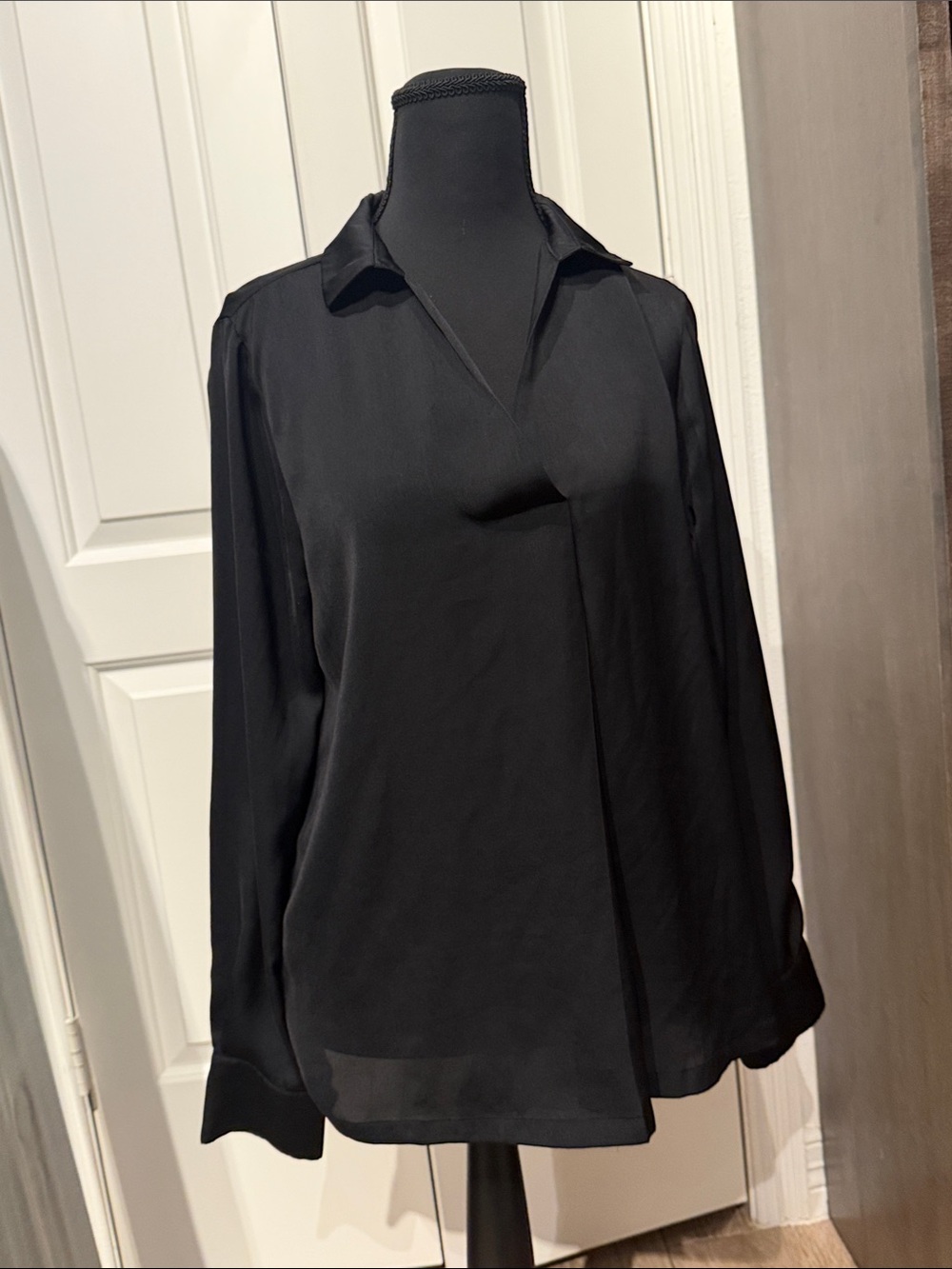 Calvin Klein Black V-Neck Long Sleeve Collared Blouse (SR)
